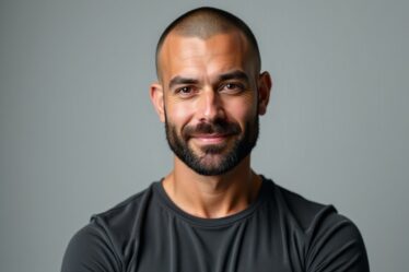 Idées de coiffures tendances pour hommes chauves ou avec une calvitie